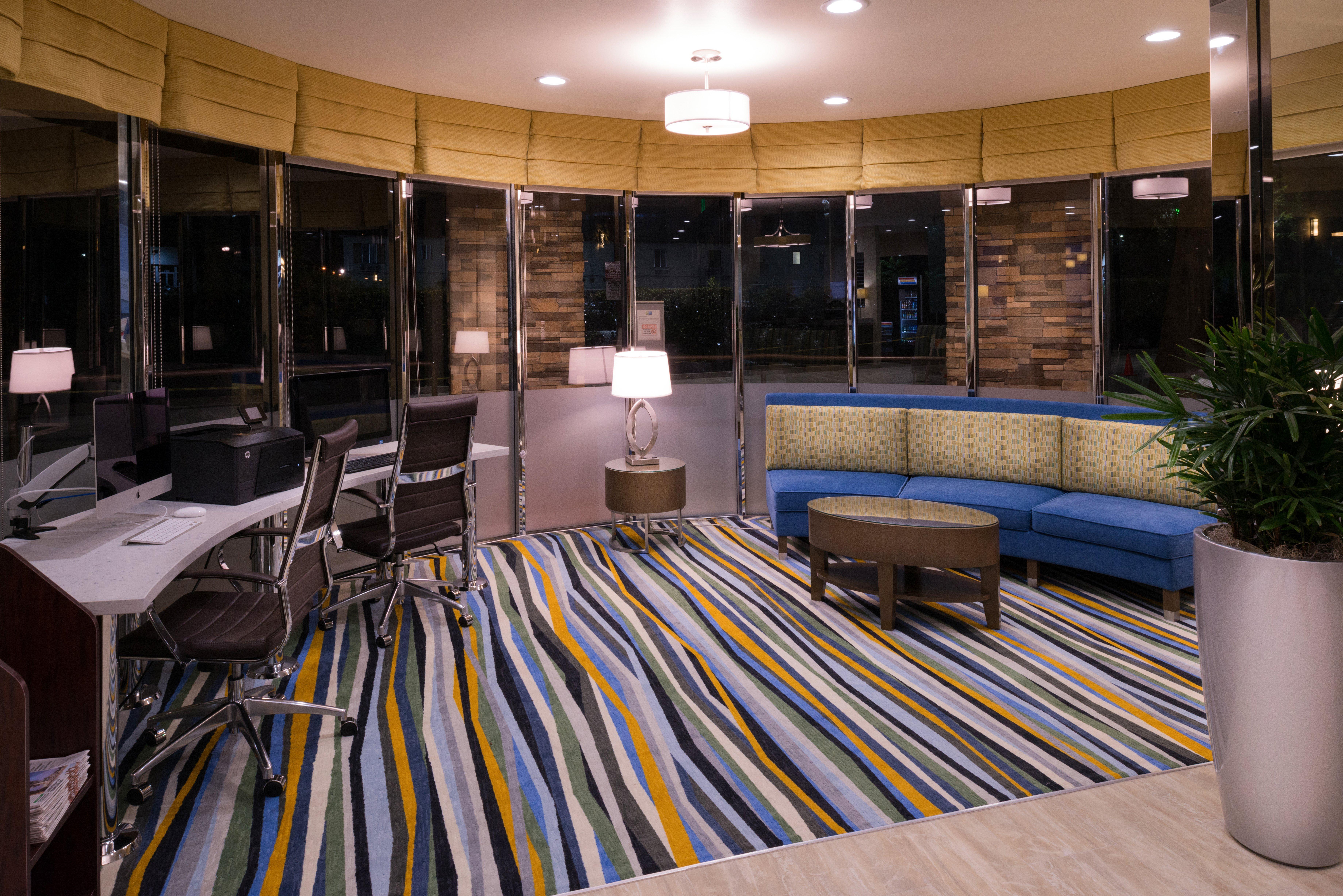 Holiday Inn Express & Suites Pasadena - Los Angeles By Ihg Exterior foto