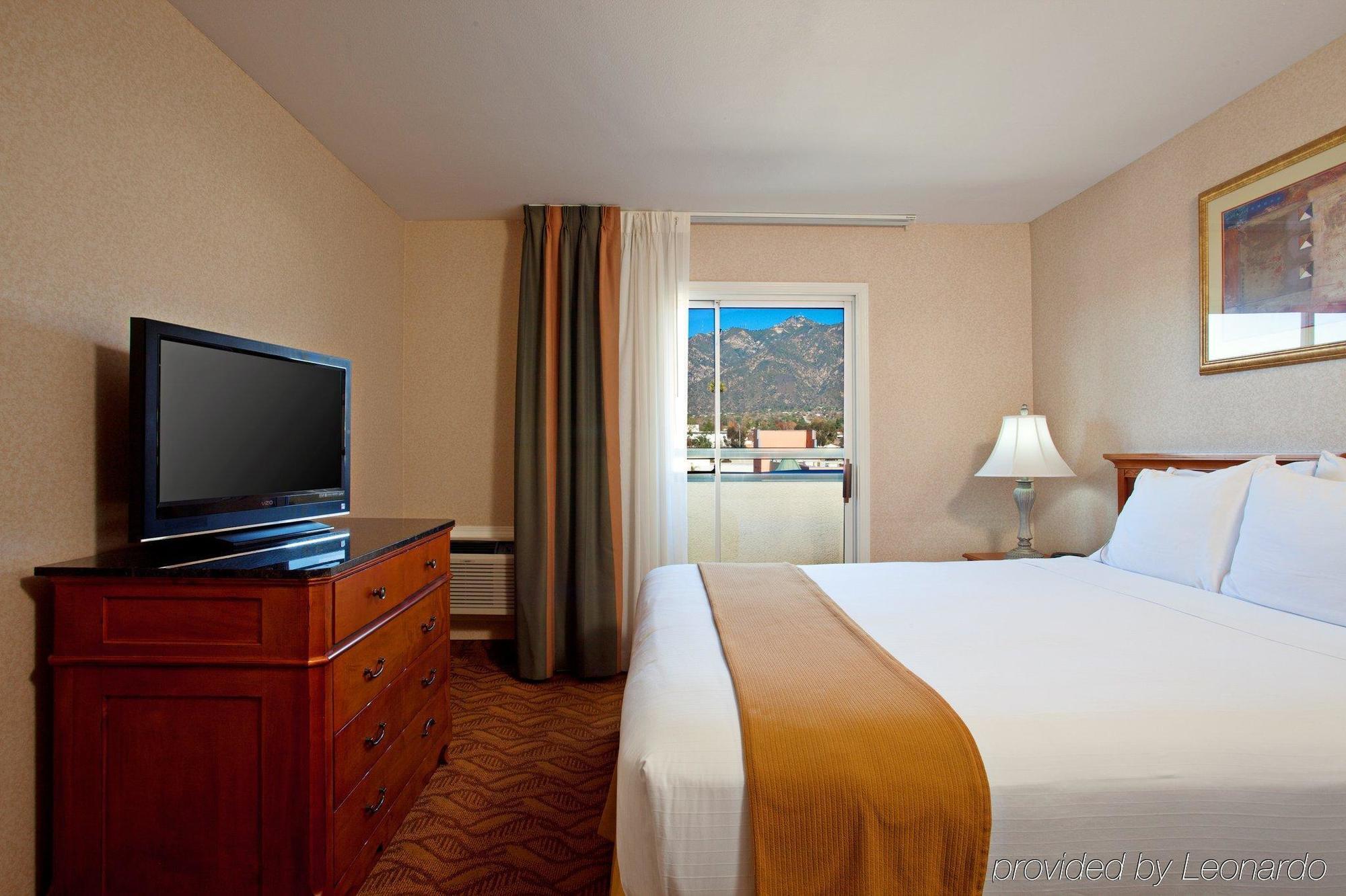 Holiday Inn Express & Suites Pasadena - Los Angeles By Ihg Zimmer foto